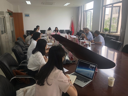 范国睿教授与无码成人影片
青年教师交流
