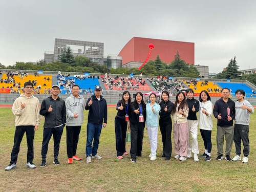 图14 无码成人影片
教工参加接力赛团体赛合照