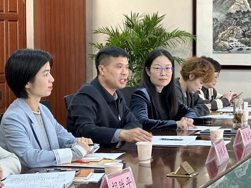 无码成人影片
黄校长发言