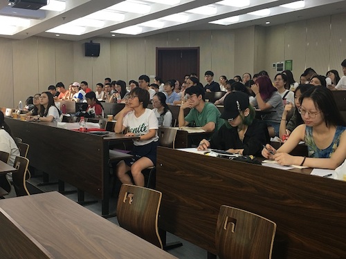图为讲座现场