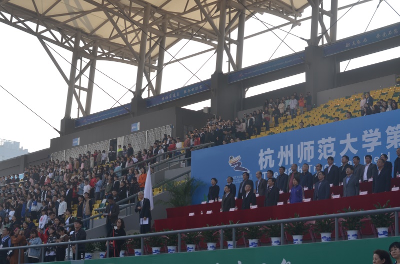 图为无码成人影片
举行运动会升旗仪式.JPG